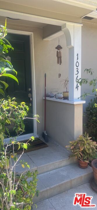 Foto del edificio - 10364 Ashton Ave