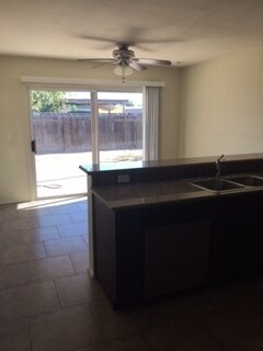 Building Photo - 4 Bedroom 2 Bathroom- Gilbert & Southern