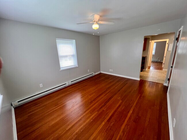 Building Photo - 1524 Glenbeck Ave
