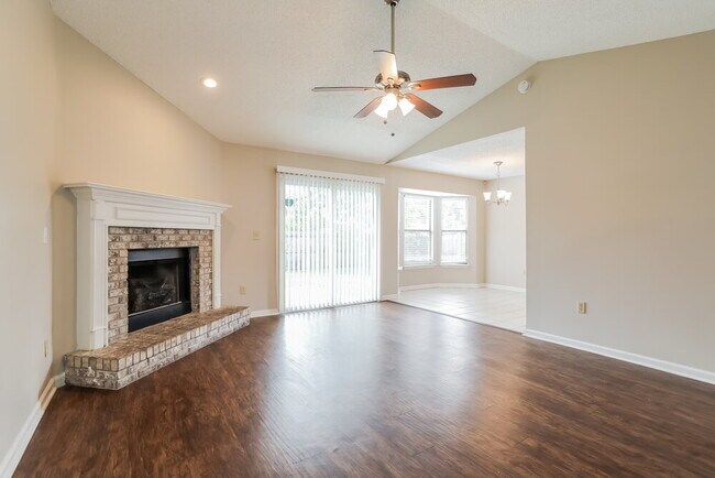 Foto del edificio - 411 Willow Green Dr