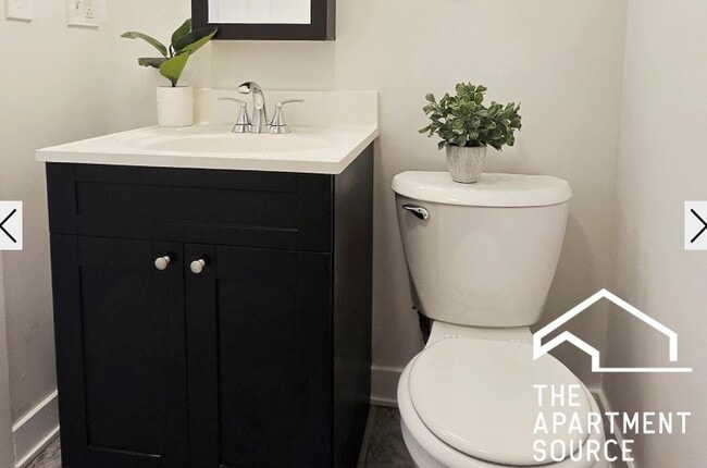 Photo - 732 W Roscoe St Apartment