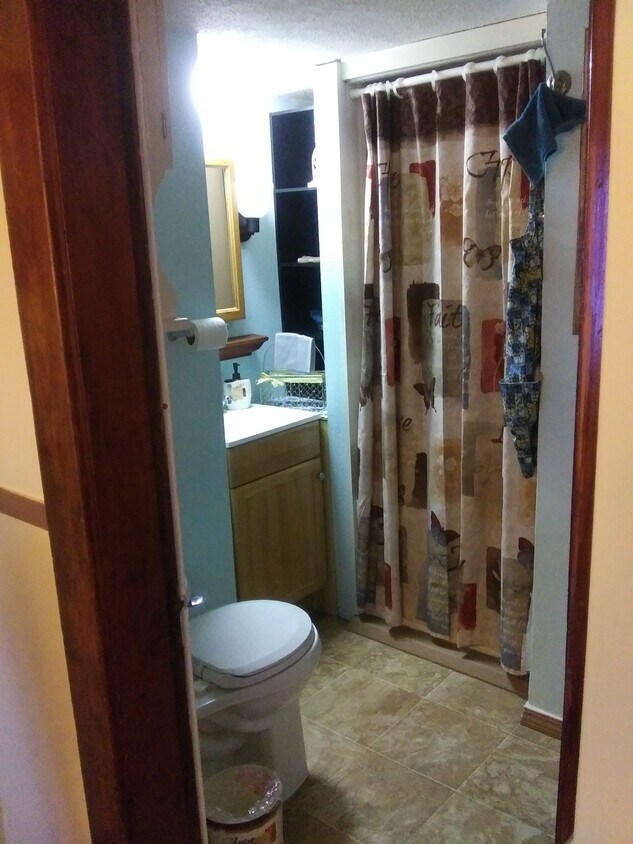 257 N Main St Unit B, Rochester, NH 03867 Room for Rent in Rochester