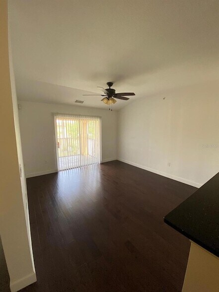 Foto del edificio - 5475 Vineland Rd
