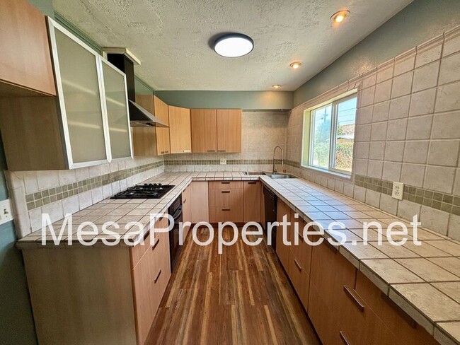 Foto del edificio - 811 Drake Ave