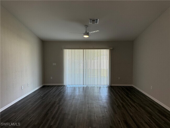 Foto del edificio - 605 NW 25th St