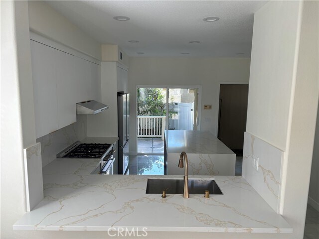 Building Photo - 23 Spring Valley