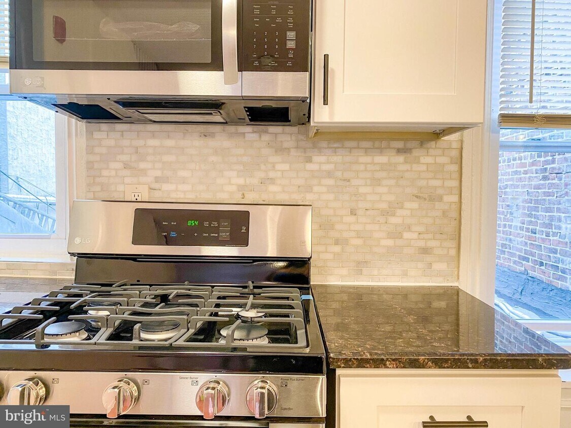 Primary Photo - 272 S 20th St