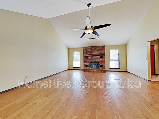 Foto del edificio - 11105 E 98th St N