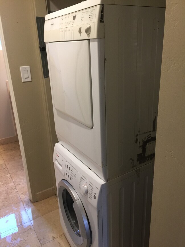 Laundry room - 8635 Mellmanor Dr