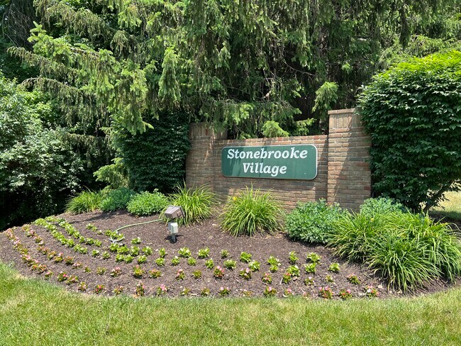 Building Photo - 3260 Brookview Way