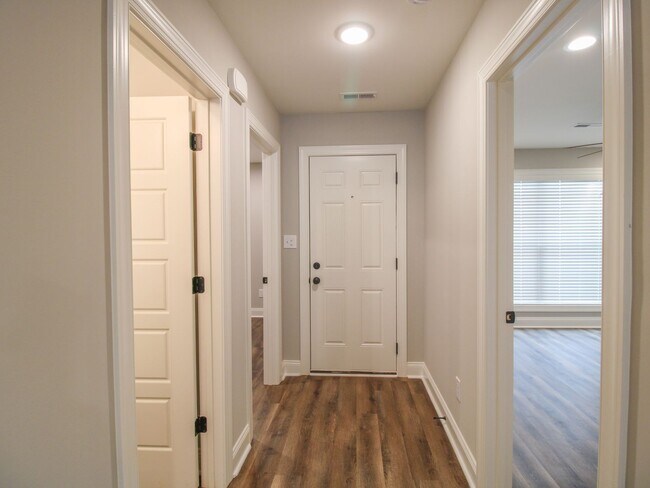 Foto del edificio - Modern 3BR/2BA Townhome in Lucas Ferry – G...