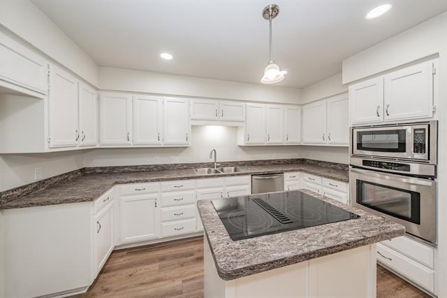 Building Photo - 6304 Seabrook Dr