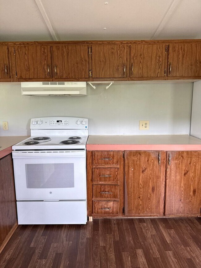 Foto del edificio - 2-Bedroom, 2-Bath Trailer with Scenic Views in Sparta, TN