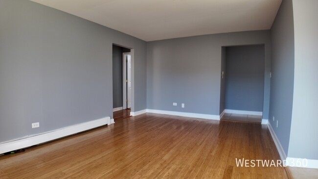 Building Photo - Crestwood 2 bedroom apartment. In unit lau...