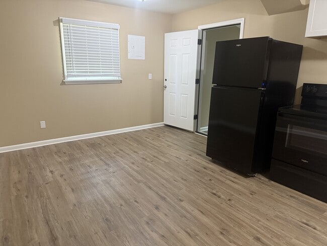 Building Photo - 5955 Windy Hill Cir S