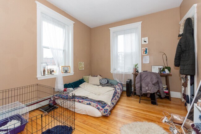 Foto del edificio - Huge 5 bed in Allston