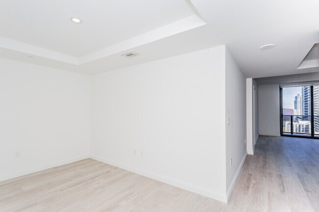 Foto del edificio - 45 SW 9th St