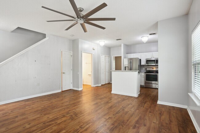 Foto del edificio - 1256 W 33rd St