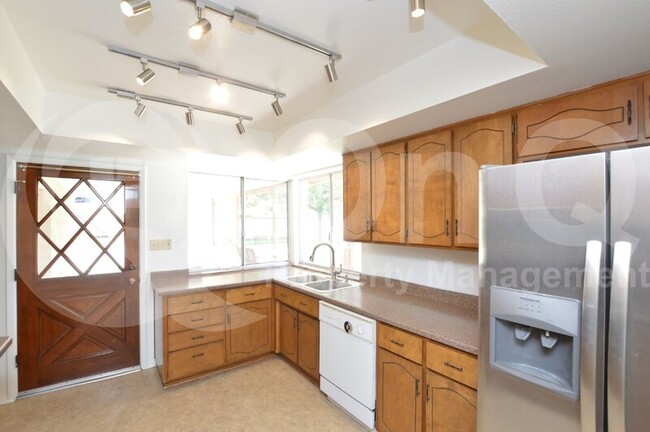 Building Photo - 2619 W Marlboro Dr