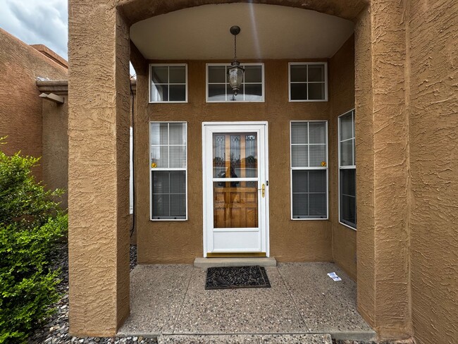 Building Photo - NE Townhouse