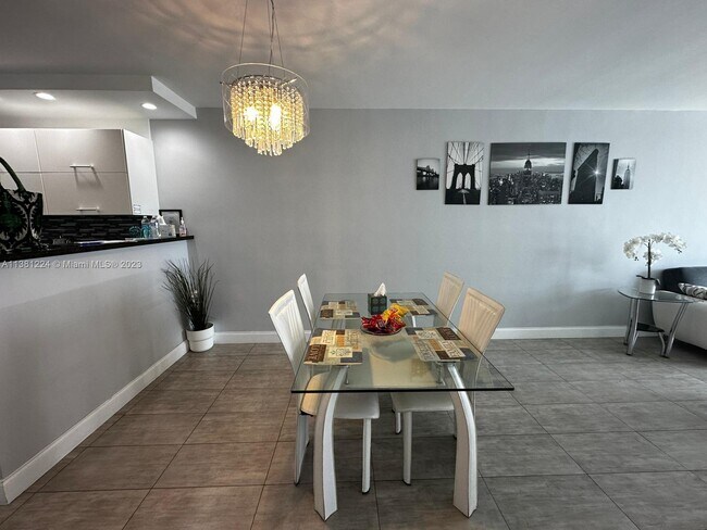 Foto del edificio - 19370 Collins Ave