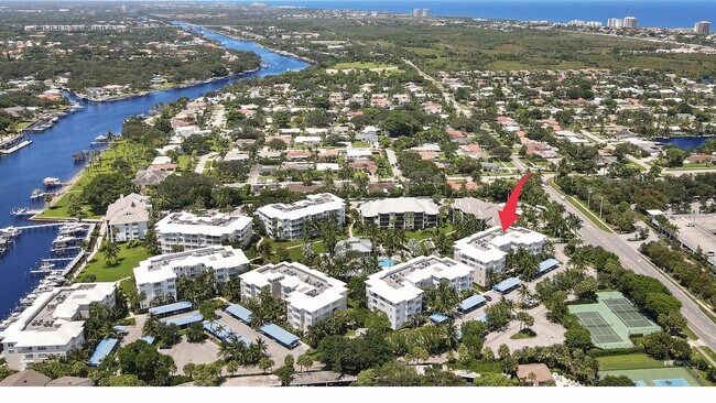 Building Photo - 1044 Bay Colony Dr S