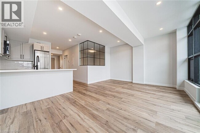 Building Photo - 555 Sanatorium Rd