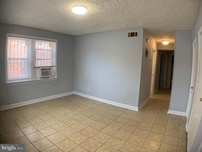 Building Photo - 3146 Buena Vista Terrace SE
