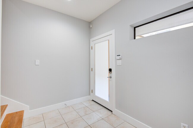 Puerta de entrada y entrada. - 4202 Spencer St