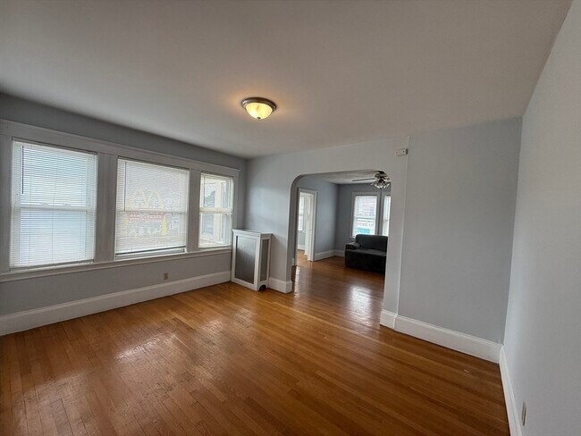 Foto del edificio - 527 Gallivan Blvd