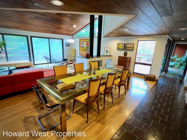 Foto del edificio - 3 br, 2 bath House - 1219 Commercial St