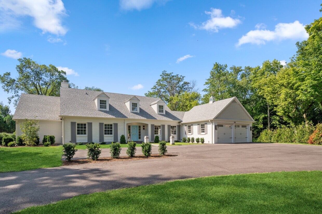 900 Higginson Ln, IL 60093 House Rental in IL