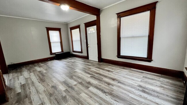 Foto del edificio - 914 Broadway Ave NW