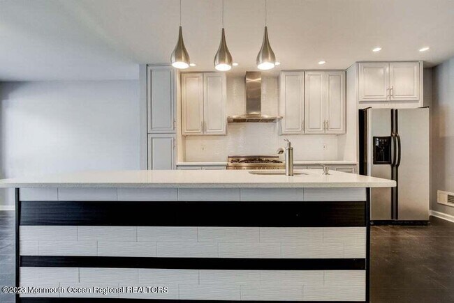 Foto del edificio - 273 Longwood Dr