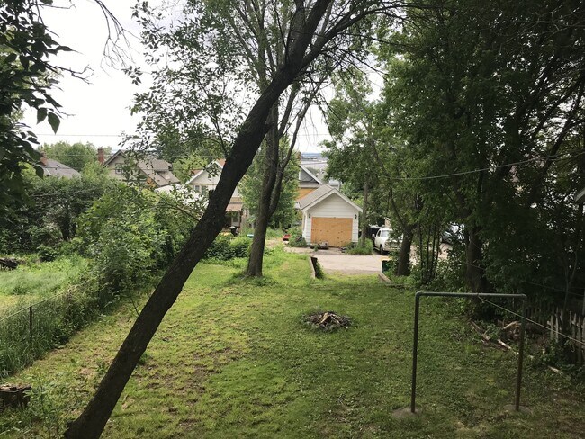 Building Photo - AVAILABLE NOW - 2 Bed 1 Bath Home in Craft District