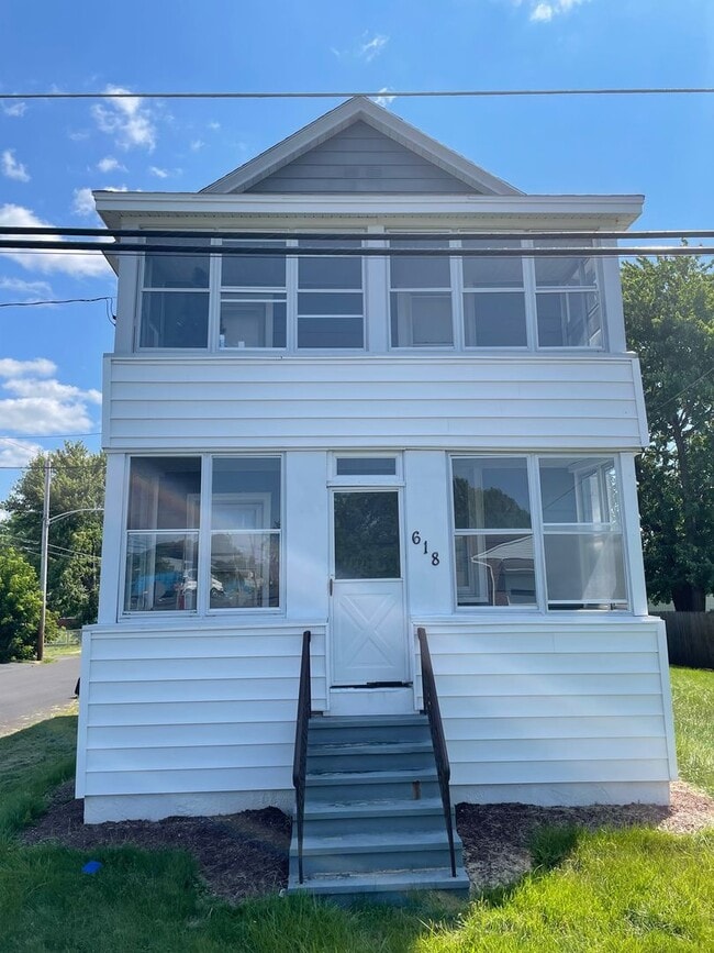 Building Photo - 618 Taft Ave