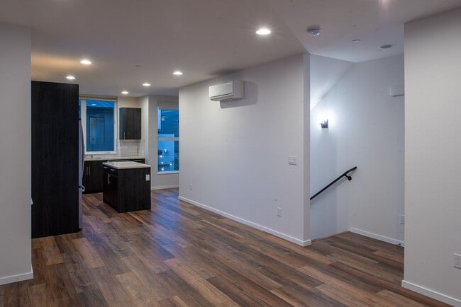 Foto del edificio - Modern New Construction Townhome | EV Park...