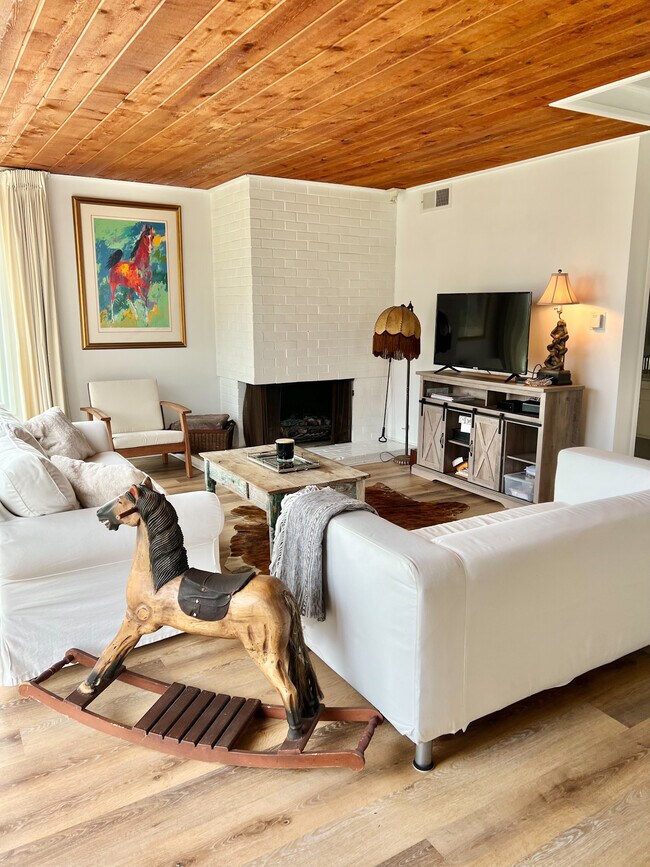 Foto del edificio - 6232 Tapia Dr