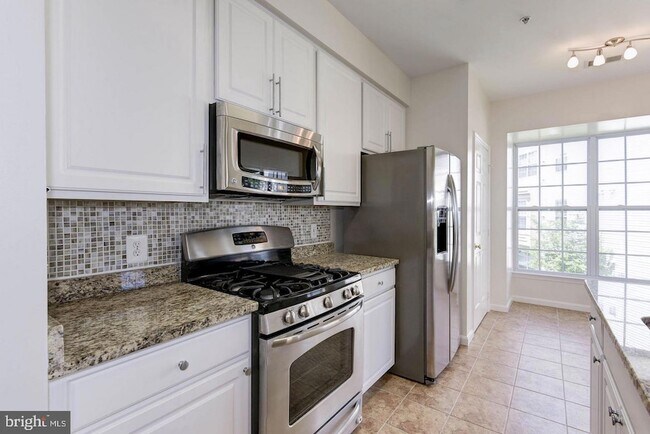 Building Photo - 5963 Founders Hill Dr