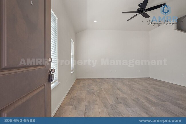 Foto del edificio - STUNNING 3 Bed 2 Bath Townhome In Cooper ISD!