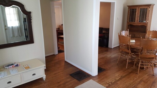 Building Photo - 1249 Vestal Ave