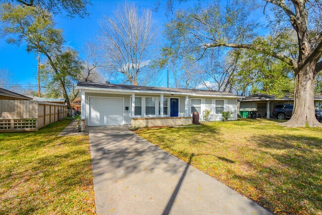 Building Photo - 5006 Libbey Dr