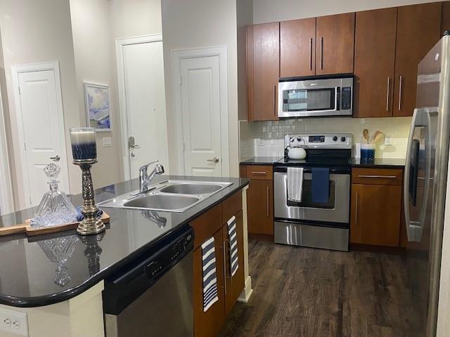 Foto del edificio - 1725 Cres Plaza Dr