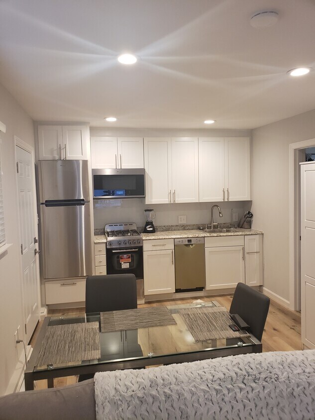 Foto principal - 2410 Waverley St