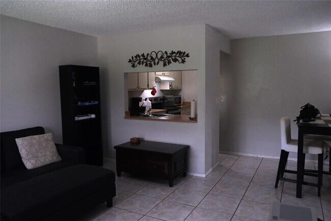 Foto del edificio - 10002 Winding Lake Rd