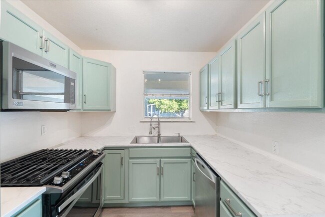 Building Photo - 7205 Grand Canyon Dr