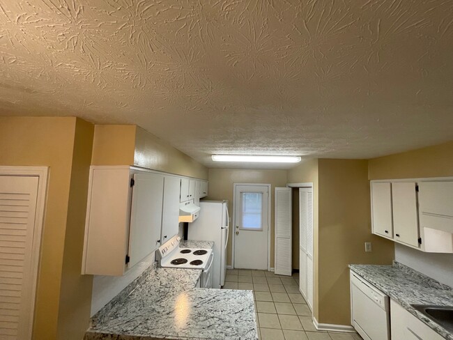 Building Photo - 2641 Union Cir