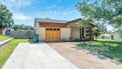 Building Photo - 1055 N Cedar Ave