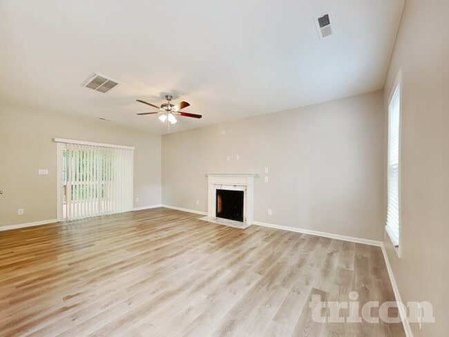 Building Photo - 1218 Azalea Dr