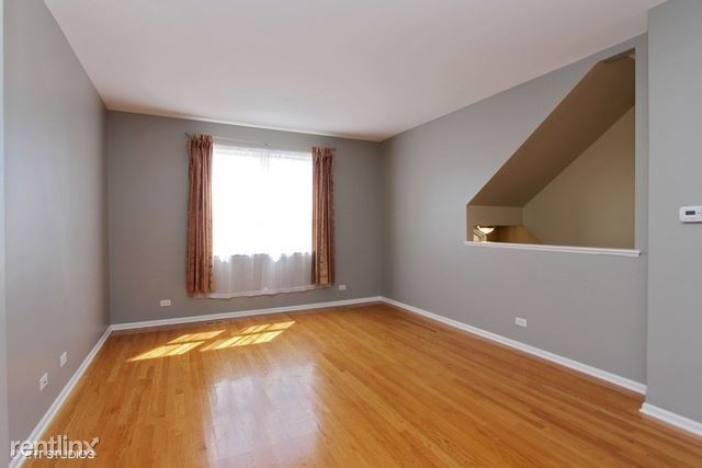 Building Photo - 2 br, 2.5 bath Townhome - 1030 N Claremont Dr